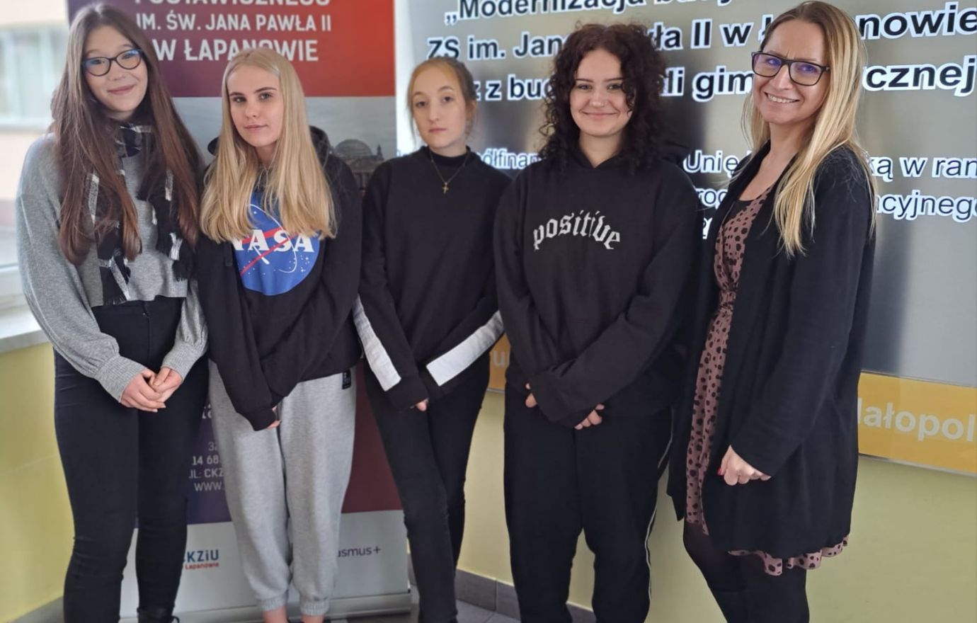 Sukces uczennic CKZiU w Łapanowie w ogólnopolskim konkursie języka niemieckiego