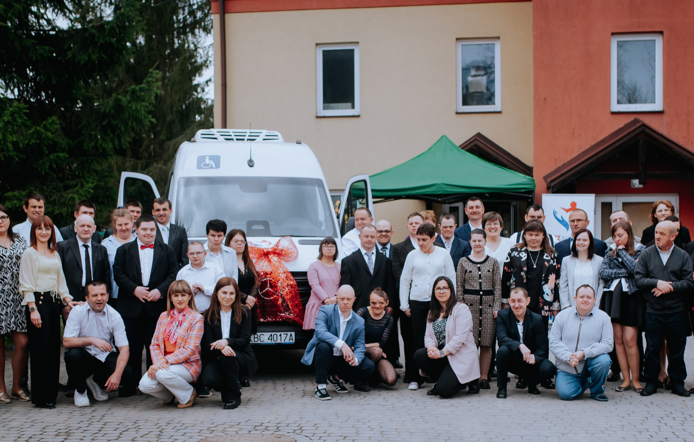Nowy bus dla Warsztatu Terapii Zajęciowej w Łapanowie