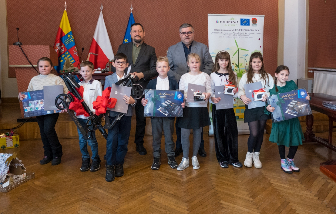 Wręczono nagrody w konkursie „Moje papierowe ozdoby świąteczne z makulatury – Eko Święta z #ekopowiatem bocheńskim”