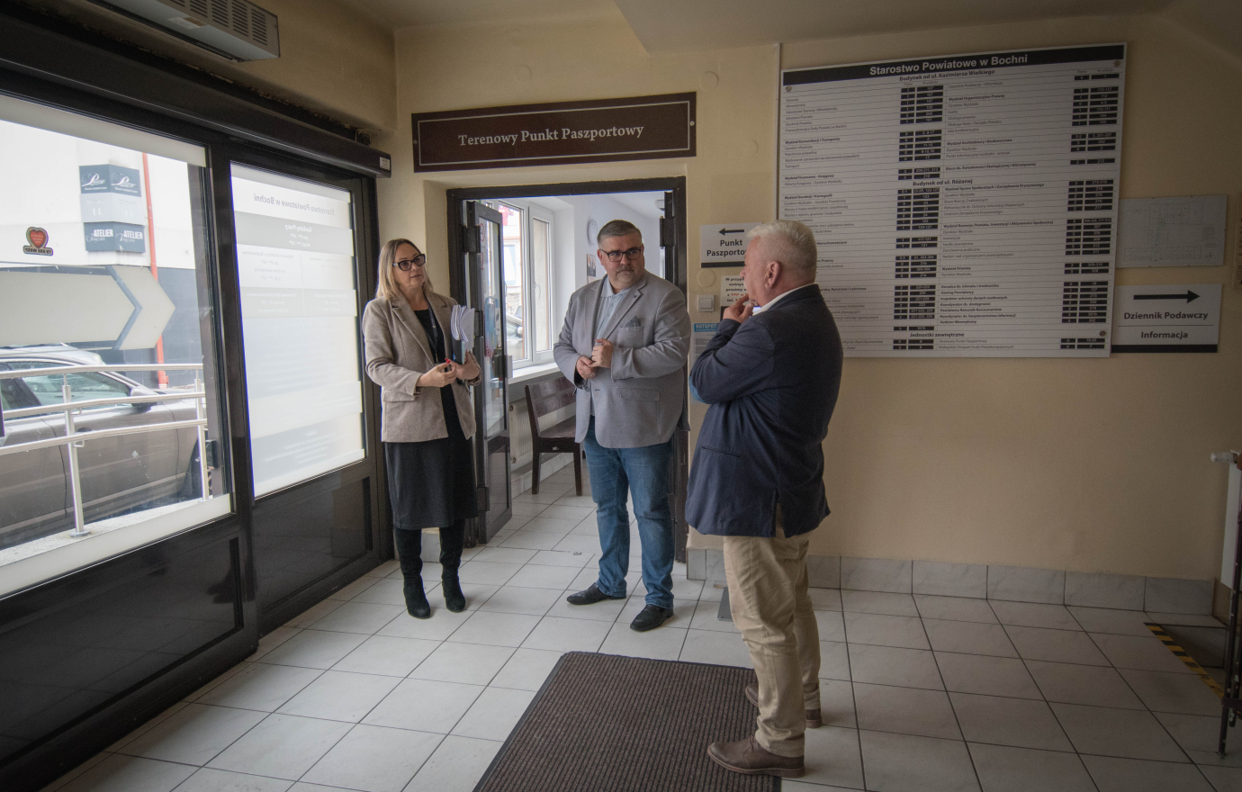 Winda ułatwi dostęp osobom z niepełnosprawnościami do Starostwa Powiatowego