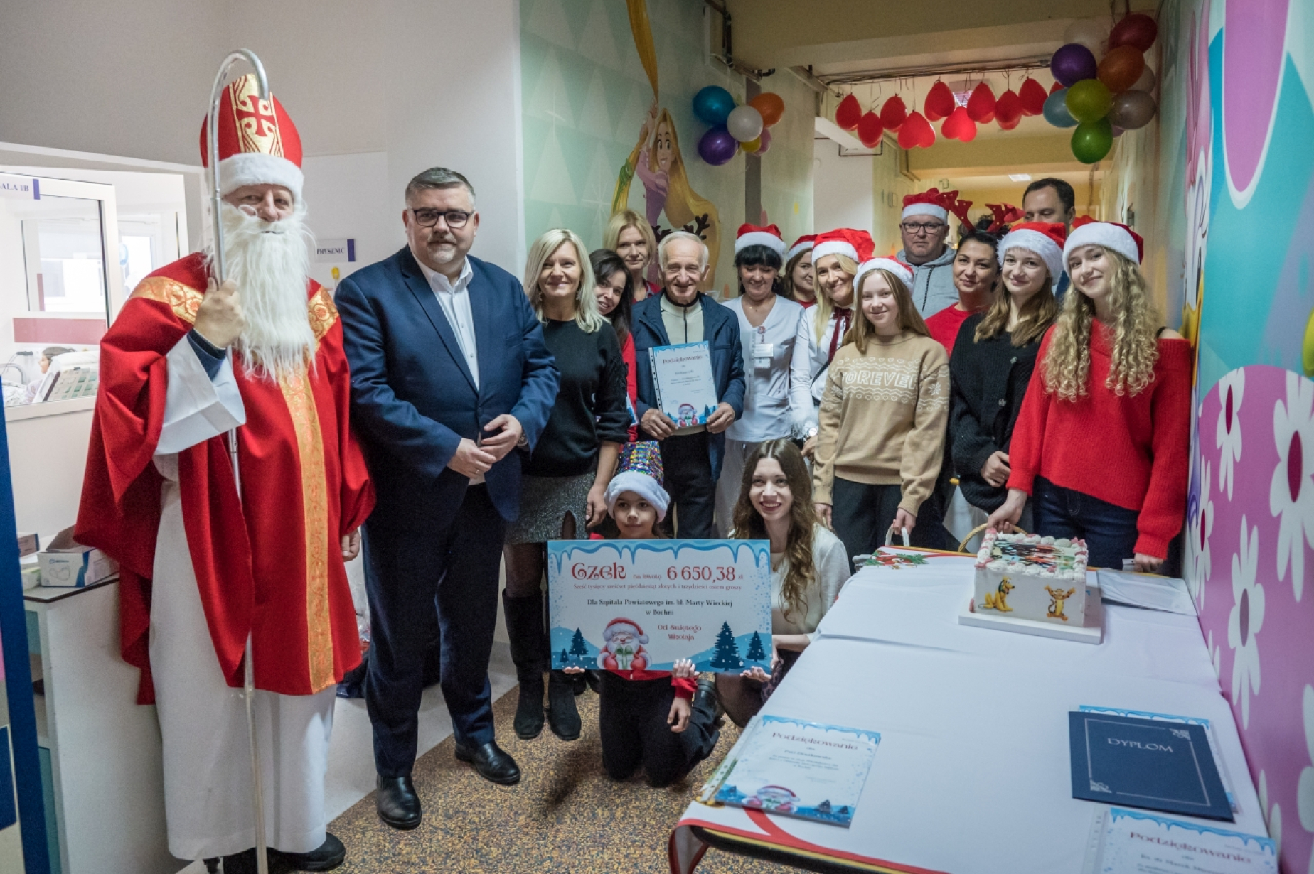 Mikołaj odwiedził oddział dziecięcy bocheńskiego szpitala