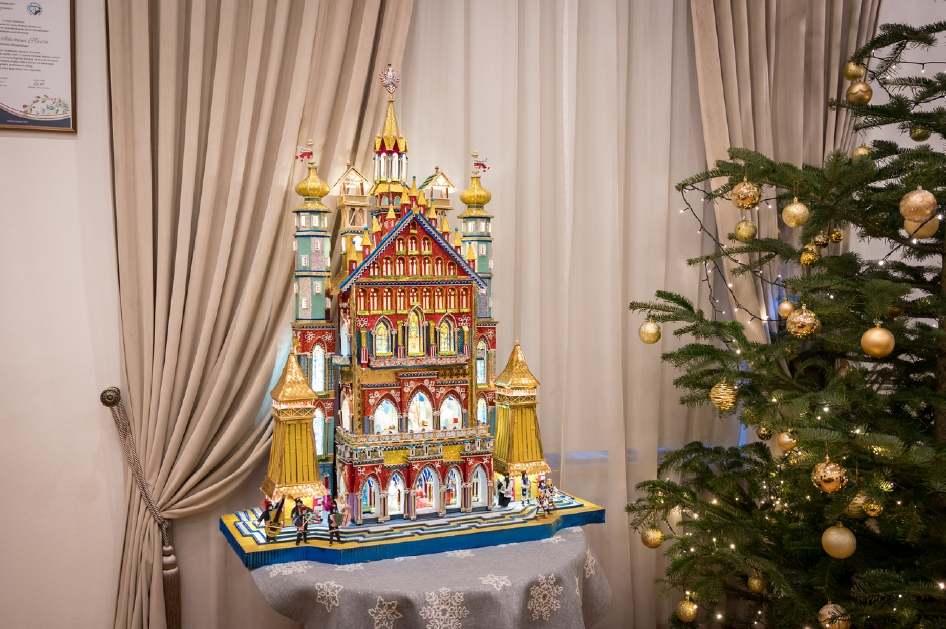 Niezwykła szopka świąteczna w Starostwie 