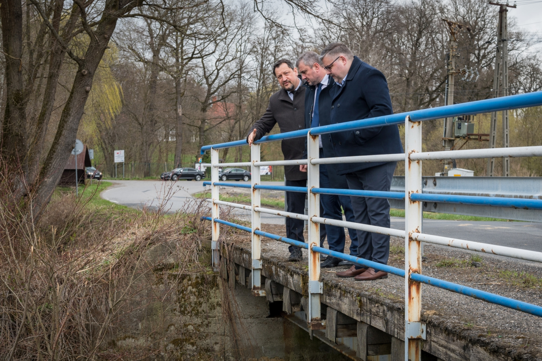 Wiceminister Bukowiec rozmawiał z władzami powiatu o inwestycji w Nieprześni – nowy most i droga w planach
