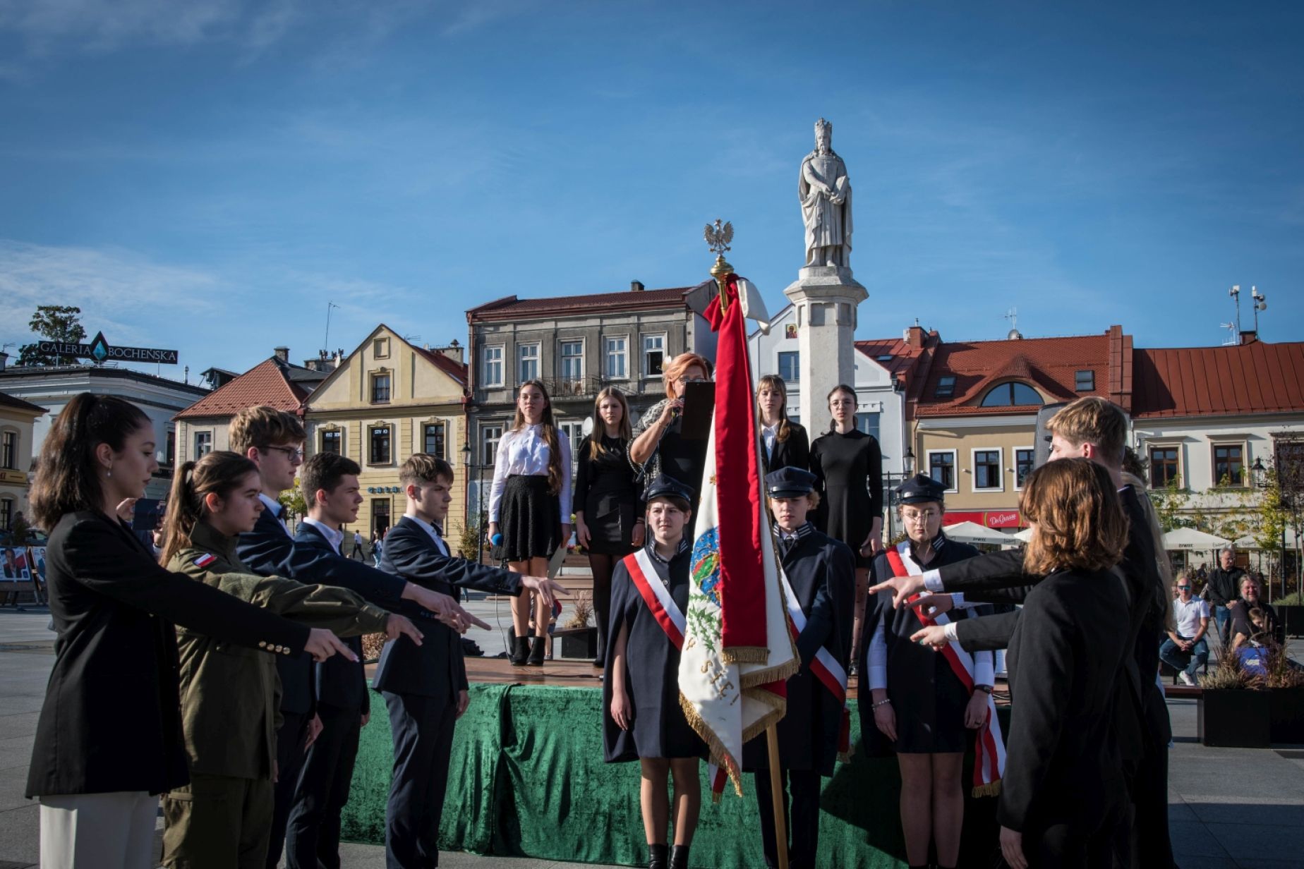 Uroczyste ślubowanie uczniów 1 LO w Bochni 