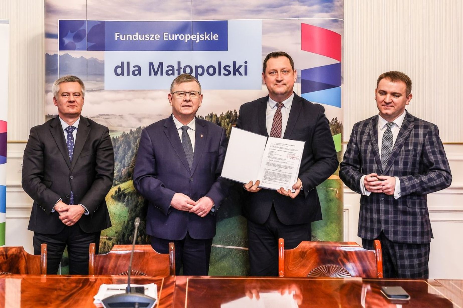 Podpisanie umowy na dofinansowanie drogi Bochnia -Uście Solne-Barczków 