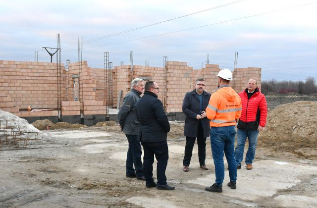 Zarząd Powiatu w Bochni w składzie (od lewej) Rafał Rudka, Marek Rudnik, Adam Korta, Ryszrad Drożdżak, Jerzy Błoniarz