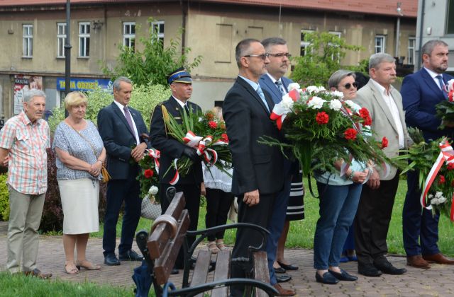 Uroczystości pod pomnikiem gen Leopolda Okulickiego