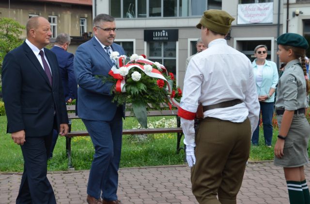 Uroczystości pod pomnikiem gen Leopolda Okulickiego