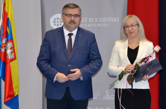 Starosta nagrodził dyrektorów i nauczycieli