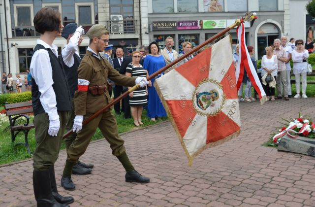 Uroczystości pod pomnikiem gen Leopolda Okulickiego