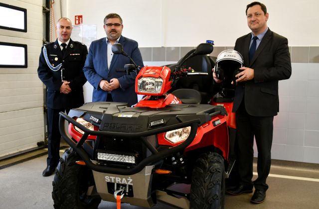 Zarząd Powiatu w Bochni w składzie (od lewej) Rafał Rudka, Marek Rudnik, Adam Korta, Ryszrad Drożdżak, Jerzy Błoniarz