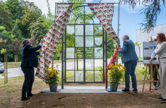 Okno na Saarlouis już w Bochni. Symbol 25 lat przyjaźni i współpracy