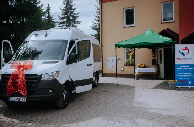Nowy bus dla Warsztatu Terapii Zajęciowej w Łapanowie