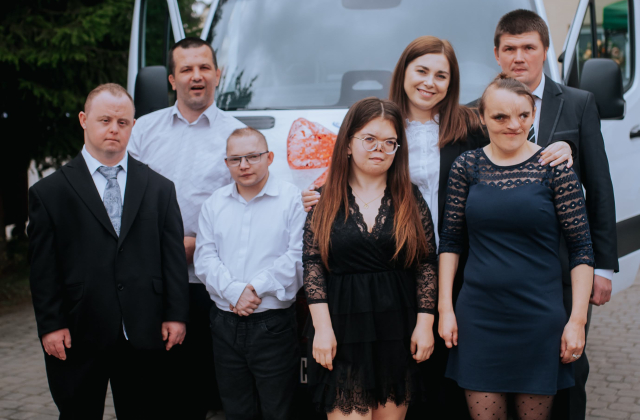 Nowy bus dla Warsztatu Terapii Zajęciowej w Łapanowie