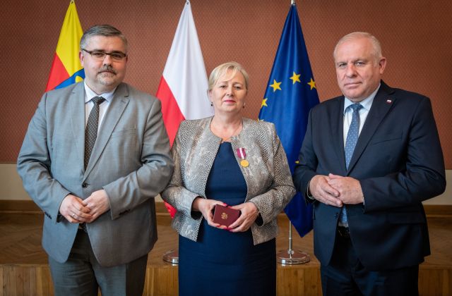 Pracownicy powiatu odznaczeni za Długoletnią Służbę