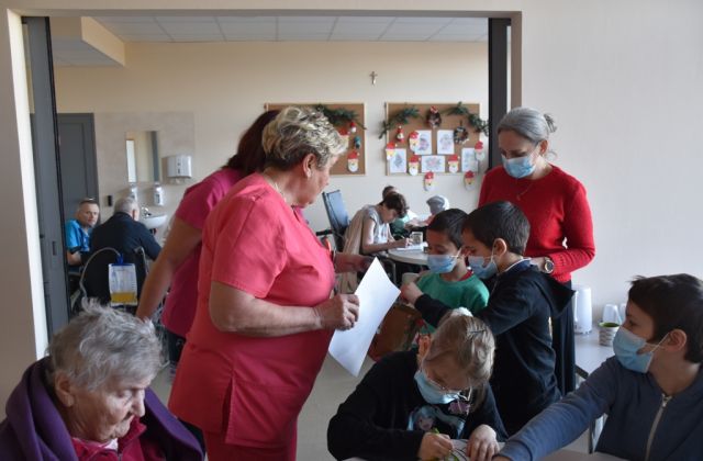 Dzieci z SOSW w Bochni odwiedziły pacjentów ZOL w Bochni