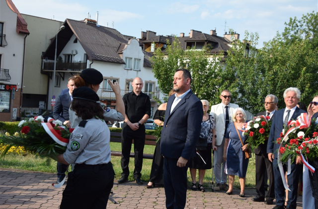 Bochnia oddała hołd bohaterom Powstania WarszawskiegoUzupełnij i zapisz enterem lub klikając w ikonkę ->