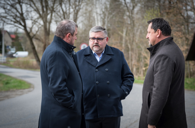 Wiceminister Bukowiec rozmawiał z władzami powiatu o inwestycji w Nieprześni – nowy most i droga w planach