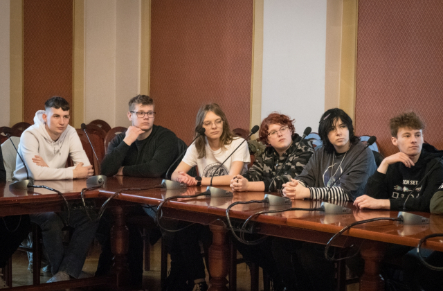 Uczniowie IILO na lekcji WOSu w bocheńskim starostwie