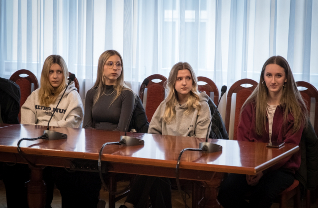 Uczniowie IILO na lekcji WOSu w bocheńskim starostwie