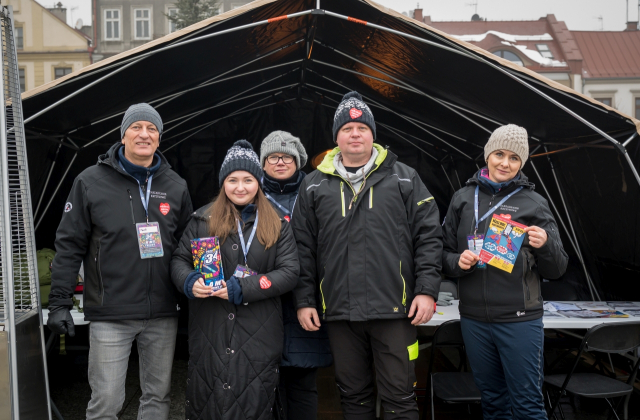 Bocheńszczyzna zagrała z WOŚP – mimo chłodu, z gorącym sercem. Zebrano ponad 142 tysiące złotych!