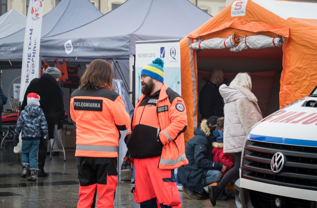 Bocheńszczyzna zagrała z WOŚP – mimo chłodu, z gorącym sercem. Zebrano ponad 142 tysiące złotych!