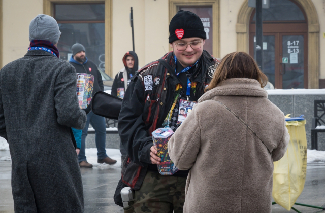 Bocheńszczyzna zagrała z WOŚP – mimo chłodu, z gorącym sercem. Zebrano ponad 142 tysiące złotych!