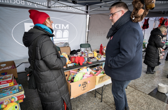 Bocheńszczyzna zagrała z WOŚP – mimo chłodu, z gorącym sercem. Zebrano ponad 142 tysiące złotych!