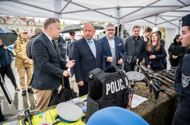 Bocheński rynek pełen mundurów. Targi pracy służb mundurowych za nami