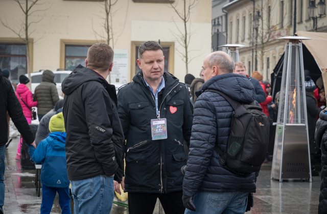 Bocheńszczyzna zagrała z WOŚP – mimo chłodu, z gorącym sercem. Zebrano ponad 142 tysiące złotych!