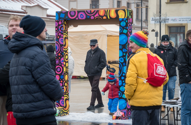 Bocheńszczyzna zagrała z WOŚP – mimo chłodu, z gorącym sercem. Zebrano ponad 142 tysiące złotych!