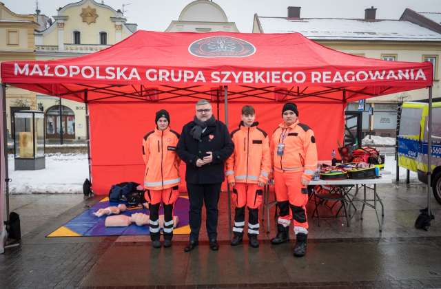 Bocheńszczyzna zagrała z WOŚP – mimo chłodu, z gorącym sercem. Zebrano ponad 142 tysiące złotych!
