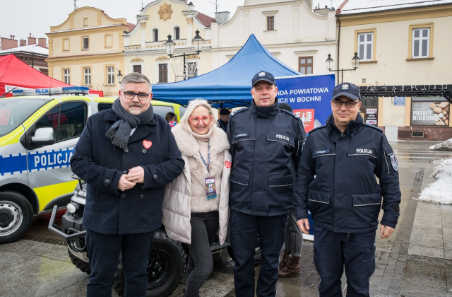 Bocheńszczyzna zagrała z WOŚP – mimo chłodu, z gorącym sercem. Zebrano ponad 142 tysiące złotych!