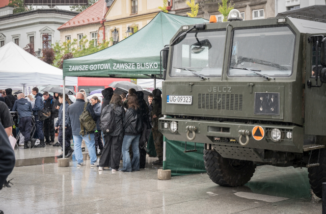 Bocheński rynek pełen mundurów. Targi pracy służb mundurowych za nami