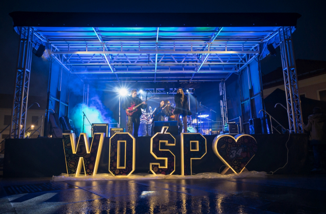 Bocheńszczyzna zagrała z WOŚP – mimo chłodu, z gorącym sercem. Zebrano ponad 142 tysiące złotych!