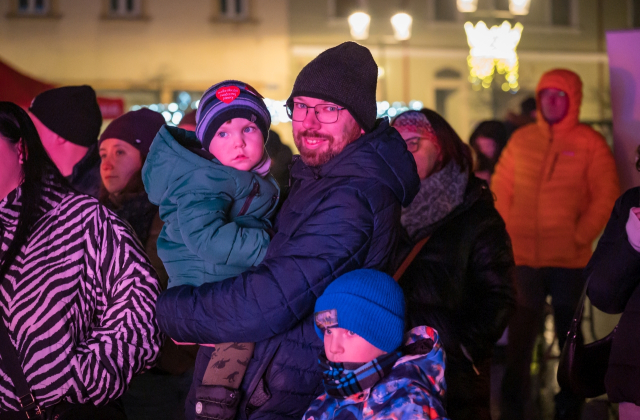 Bocheńszczyzna zagrała z WOŚP – mimo chłodu, z gorącym sercem. Zebrano ponad 142 tysiące złotych!