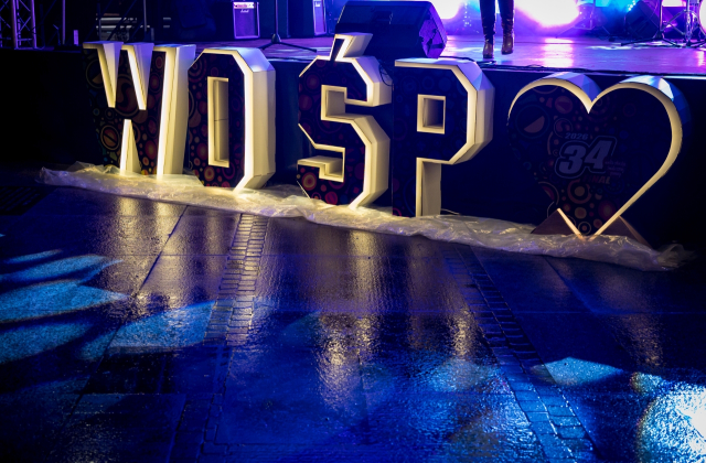 Bocheńszczyzna zagrała z WOŚP – mimo chłodu, z gorącym sercem. Zebrano ponad 142 tysiące złotych!