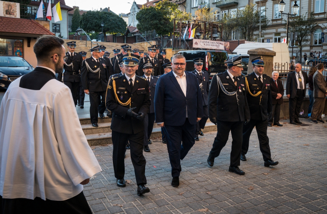 Strażacy i służby mundurowe pielgrzymowali do bocheńskiej bazyliki
