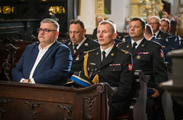 Strażacy i służby mundurowe pielgrzymowali do bocheńskiej bazyliki