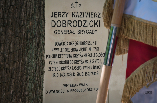 Miejsce pochówku gen. bryg. Jerzego Dobrodzickiego z tytułem Grobu Weterana Walk o Wolność i Niepodległość Polski