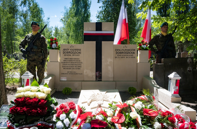 Miejsce pochówku gen. bryg. Jerzego Dobrodzickiego z tytułem Grobu Weterana Walk o Wolność i Niepodległość Polski