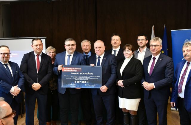 Podpisanie umowy na realizację inwestycji w Gierczycach i Nieszkowicach Małych