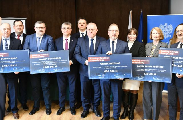 Podpisanie umowy na realizację inwestycji w Gierczycach i Nieszkowicach Małych