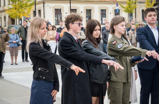 Ślubowanie pierwszoklasistów I LO na bocheńskim rynku