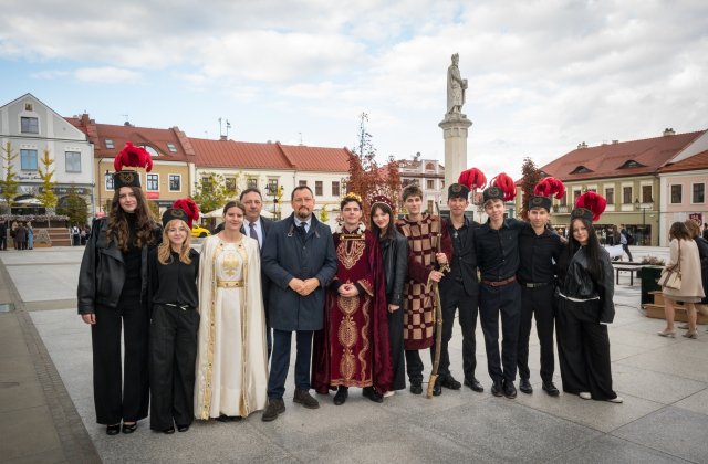 Ślubowanie pierwszoklasistów I LO na bocheńskim rynku