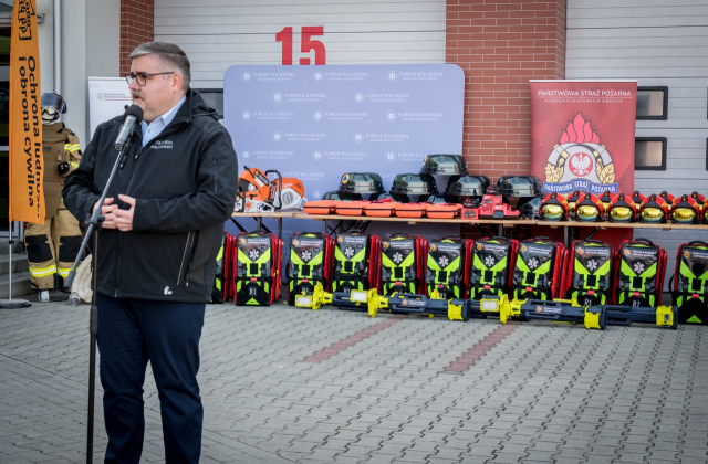 Blisko 7 mln zł dla służb w Powiecie Bocheńskim. Nowy sprzęt już gotowy do akcji