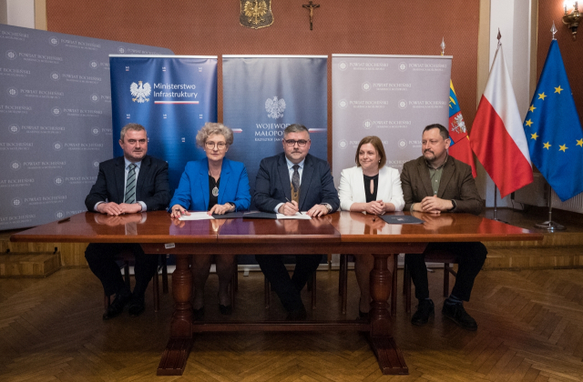 Podpisano umowy na kolejne miliony dla Powiatu Bocheńskiego