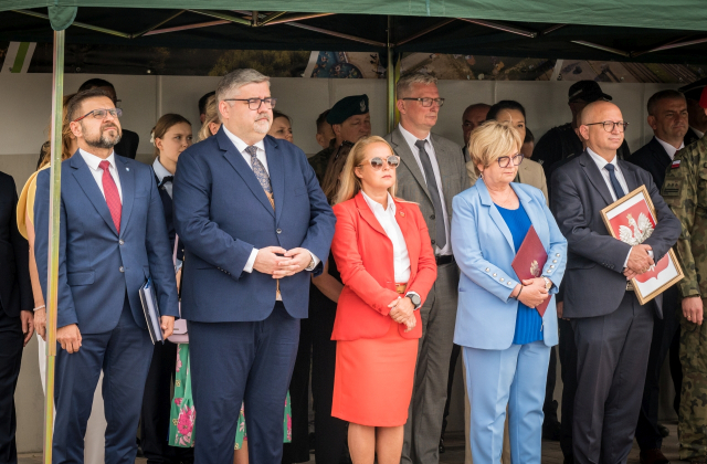 Flaga Powiatu Bocheńskiego będzie towarzyszyć polskim żołnierzom podczas misji w Bośni i Hercegowinie