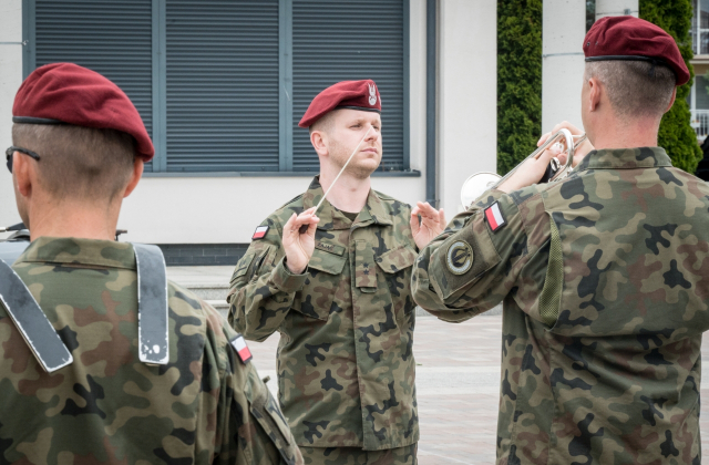 Flaga Powiatu Bocheńskiego będzie towarzyszyć polskim żołnierzom podczas misji w Bośni i Hercegowinie