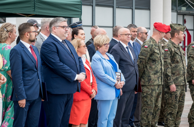 Flaga Powiatu Bocheńskiego będzie towarzyszyć polskim żołnierzom podczas misji w Bośni i Hercegowinie